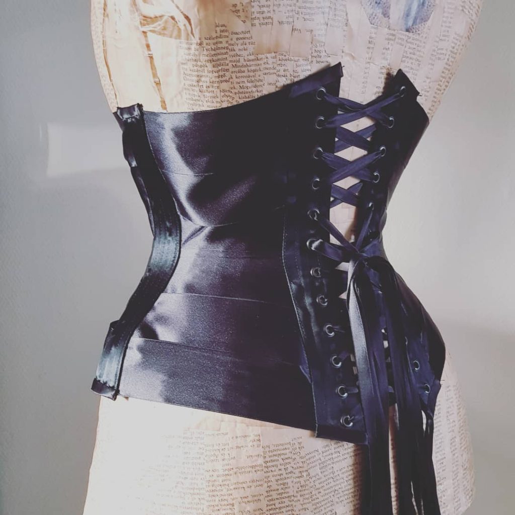Ribbon corset