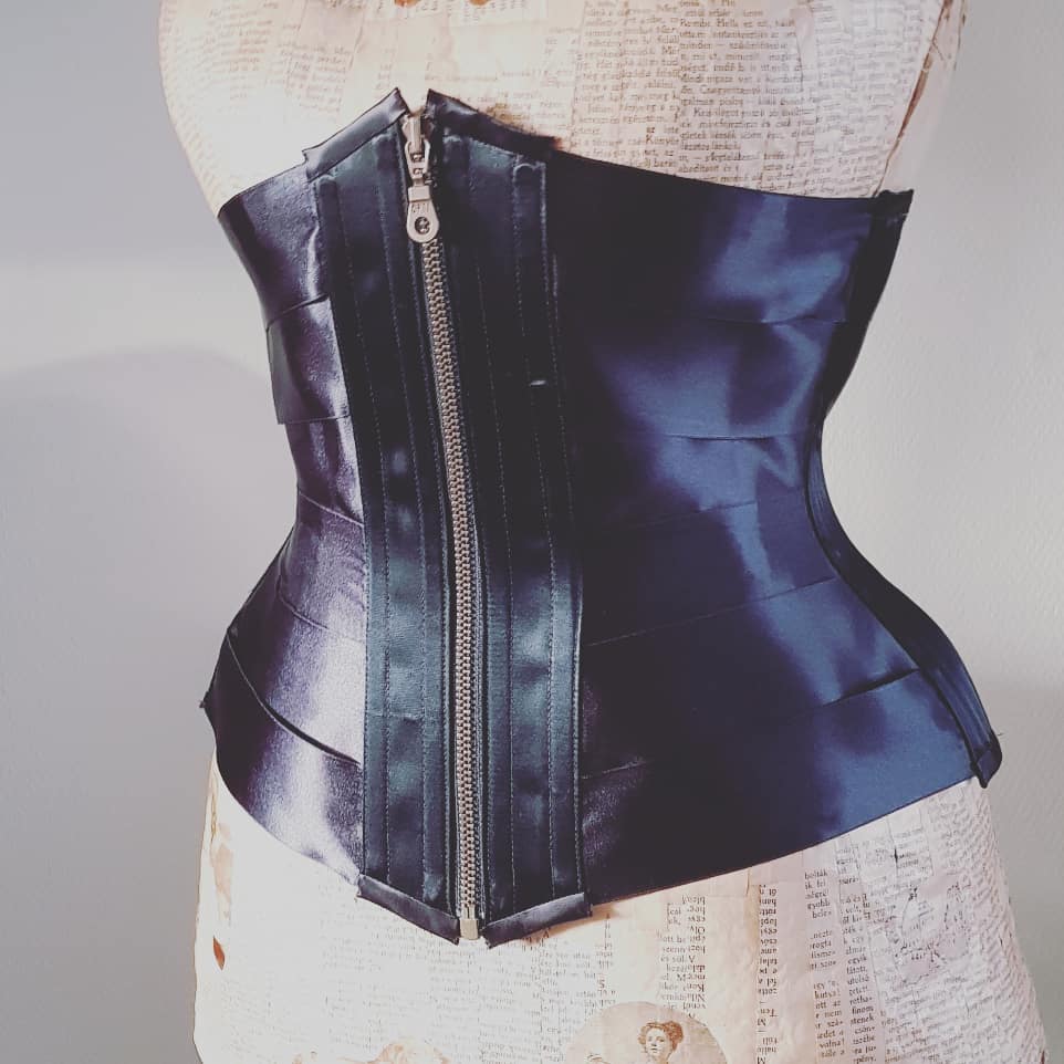 Ribbon corset